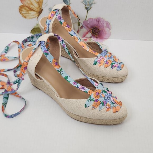 Crown & Ivy Size 10 Lawndale Lace up Floral Print Espadrille Wedge Sandals - Picture 1 of 6